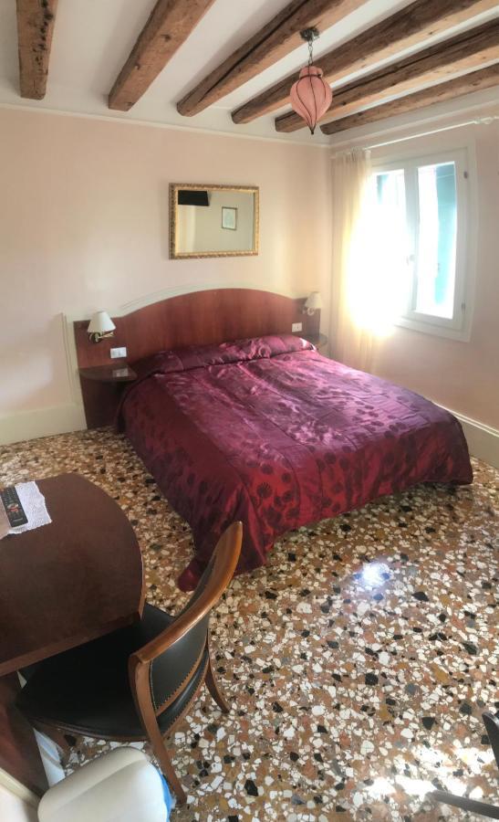 B&B A Le Boteghe Venesia Bagian luar foto