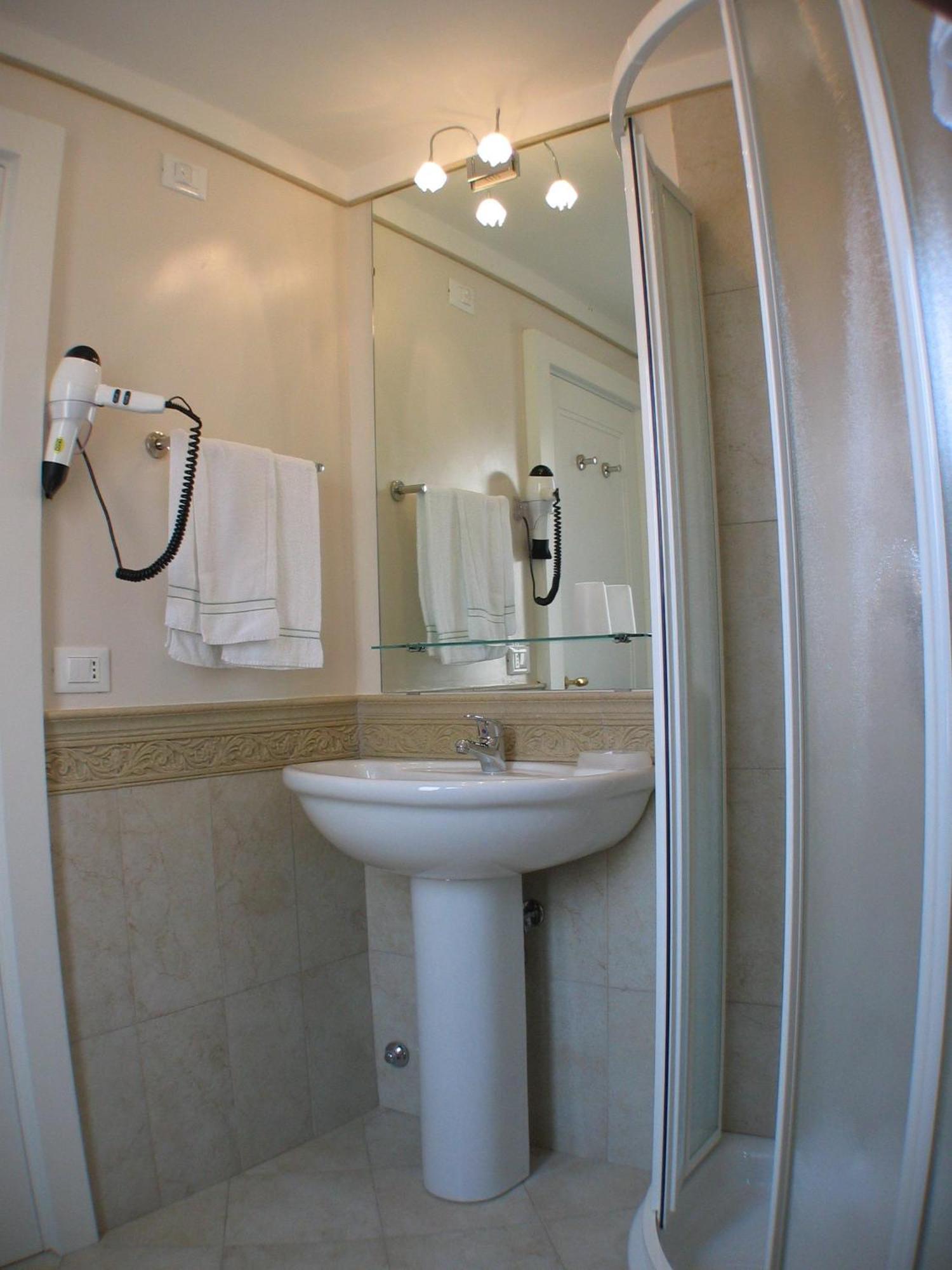 B&B A Le Boteghe Venesia Bagian luar foto